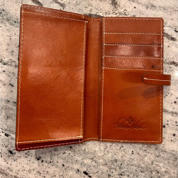 Patricia Nash Heritage bifold tab style wallet - Picture 4 of 9